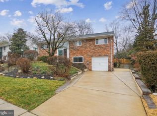 6017 Cheshire Dr, Bethesda, MD 20814
