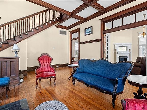 4th image of 160 S Georgia Ave