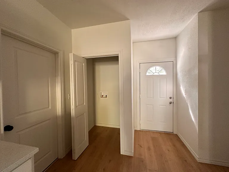 2438 Harding St — Photo 17