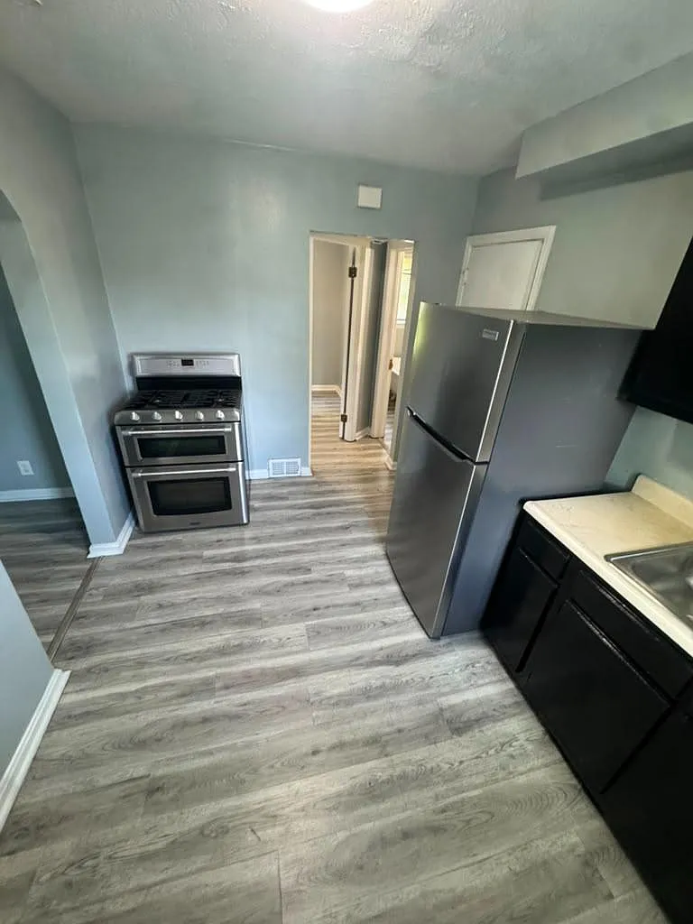 3432 E 69th St - Unit 4 — Photo 3