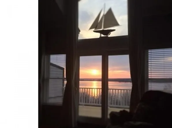 39 Harborview Dr, Stockton Springs, ME 04981