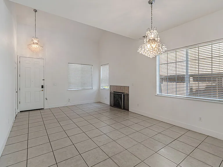 118 Copper Beech Gln — Photo 6
