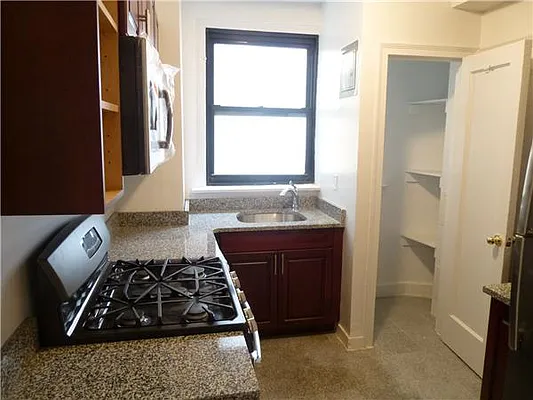 Rented by Siderow Residential Group | media 30