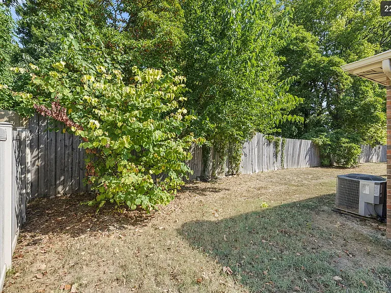 2301 W Bridlewood Trl — Photo 2