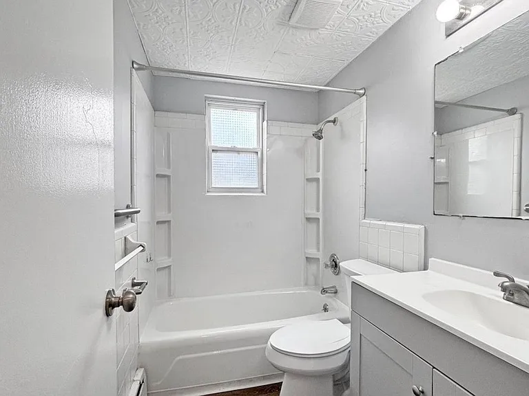 531 W 20th St #26 — Photo 2