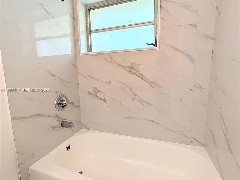 58 SW 14th Ter — Photo 12