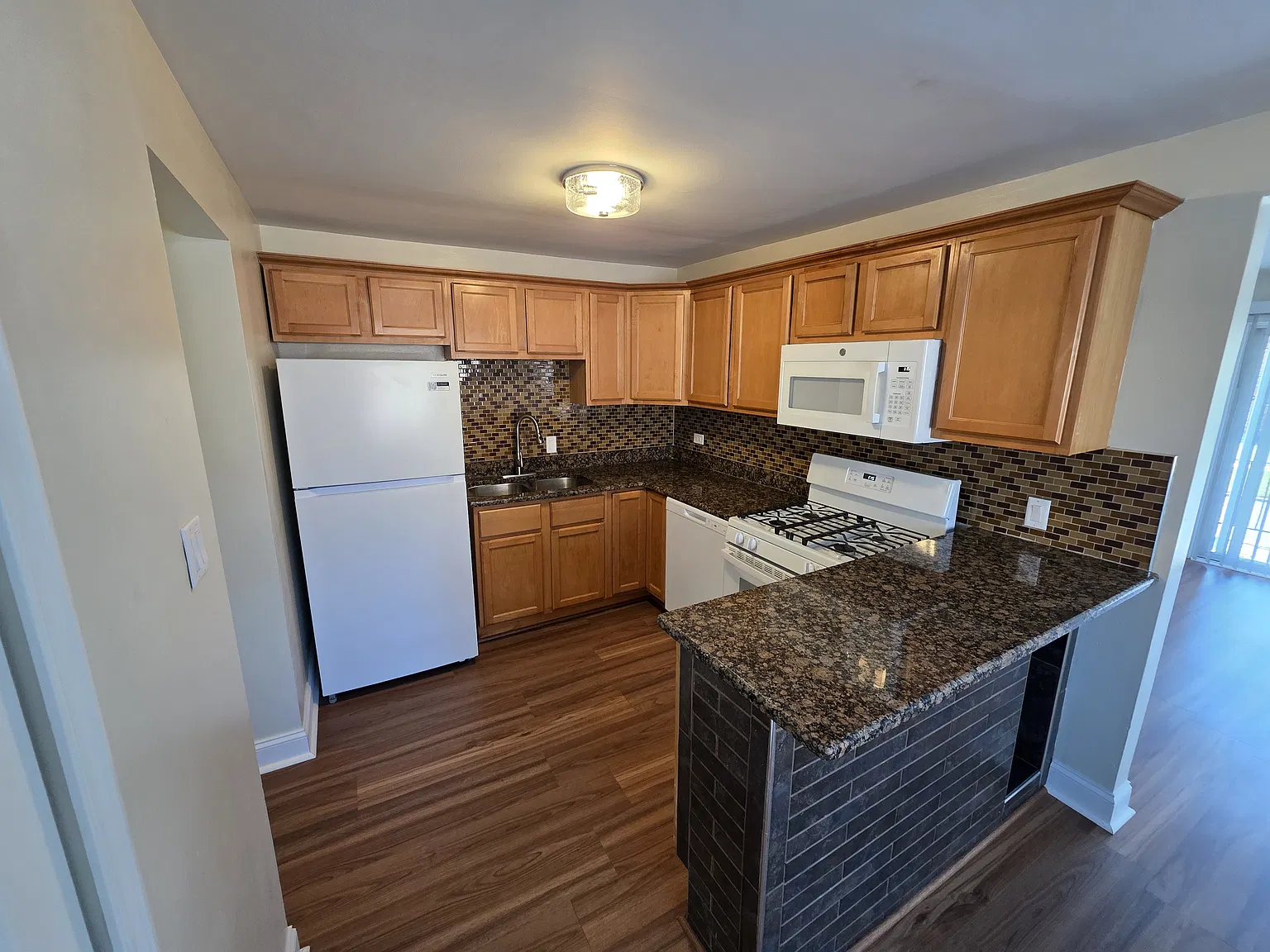 2 bed, 900 sqft, $1,550 — Photo 4