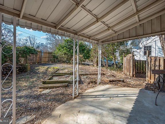 4th image of 2 Dale Dr