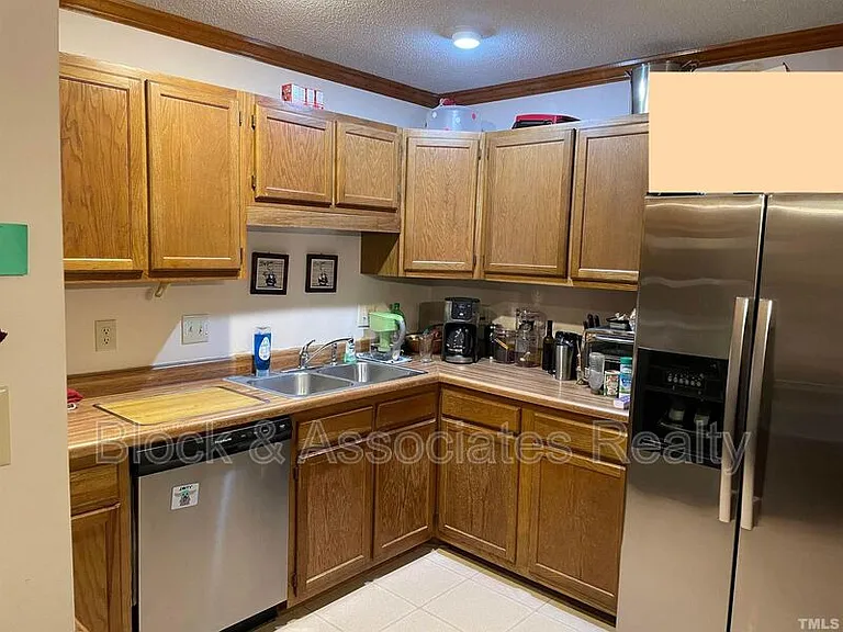 300 W Woodcroft Pkwy #33D — Photo 2