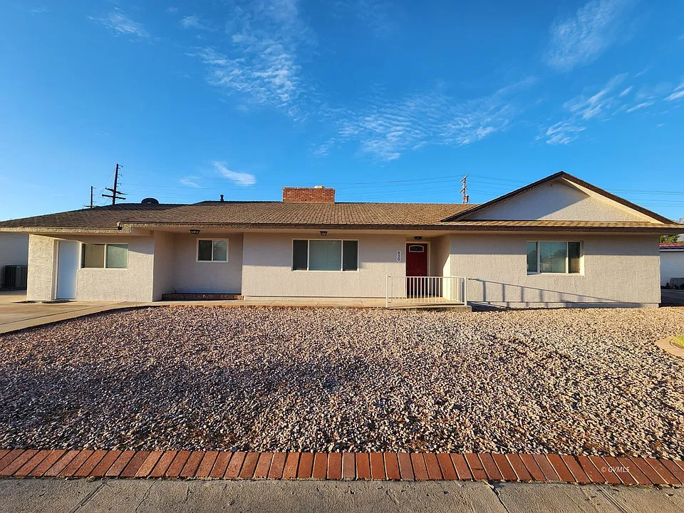 830 W Stirrup Dr