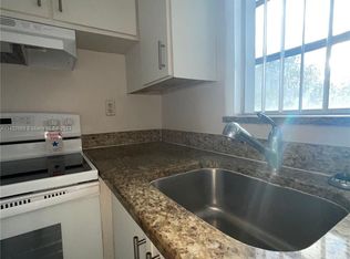 11625 Canal Dr #14, Miami, FL 33181