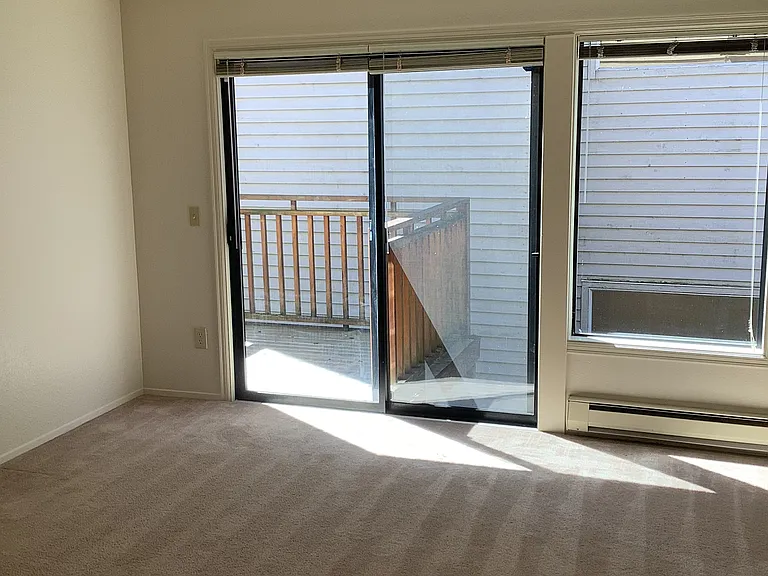 2360 Yale Ave E #5 — Photo 3