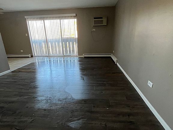 4th image of 111 Pickwick Dr APT C