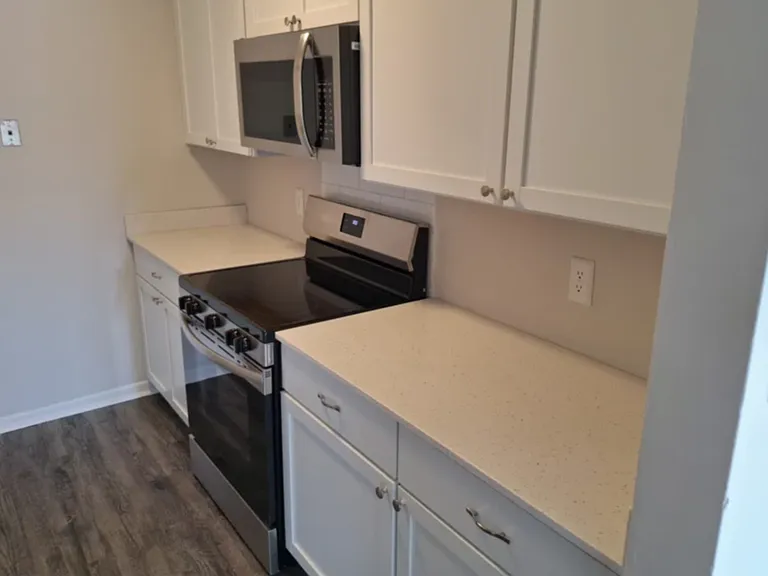 Hillsdale Apartments — Photo 2