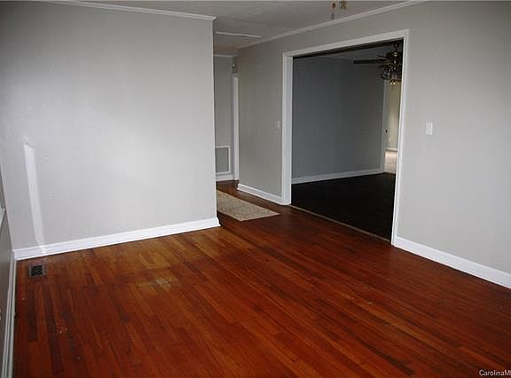 4th image of 2211 Lee St