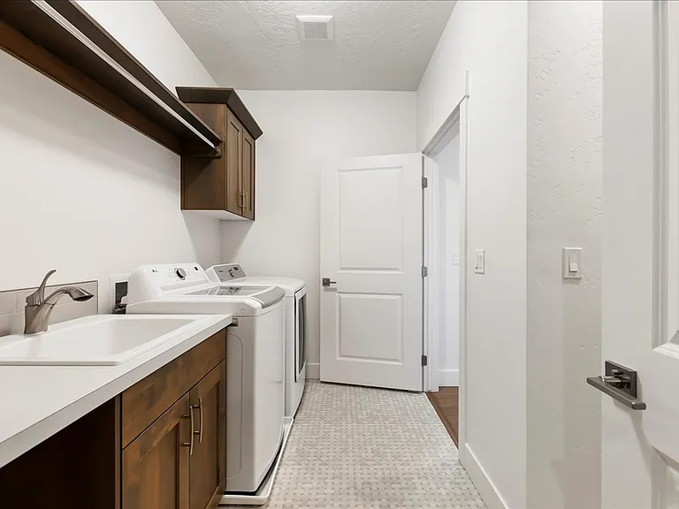 4831 S Colusa Ave — Photo 38