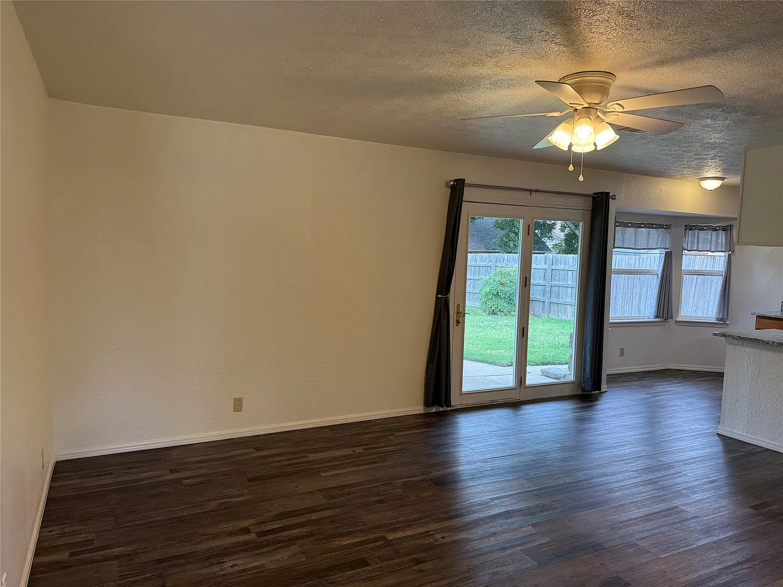 3 bed, 2.0 bath, 1450 sqft, $1,550 — Photo 4