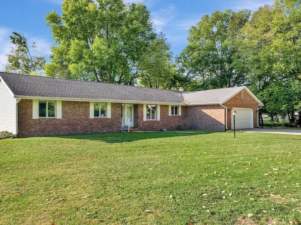 449 E William St, Bement, IL 61813