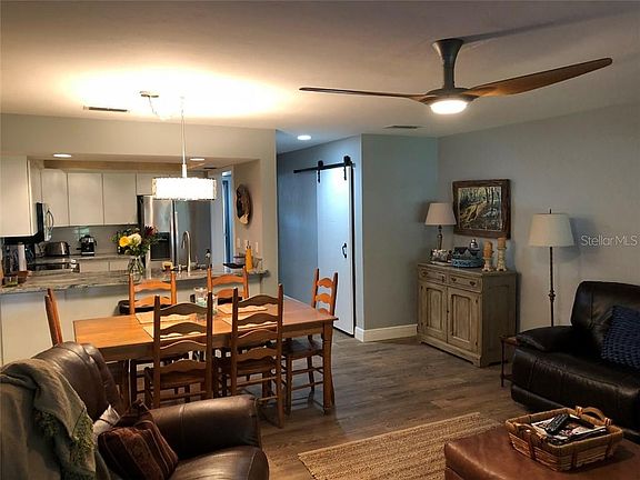 3rd image of 1637 SE Paradise Cir W