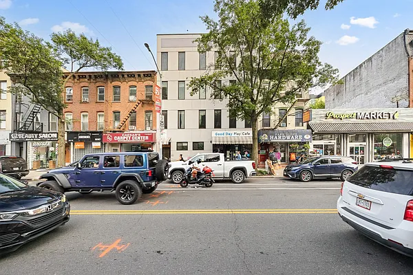 Rented by Safdie Realty Group | media 24