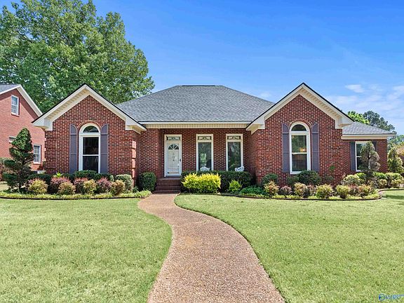 3rd image of 304 Bay Hill Way SW