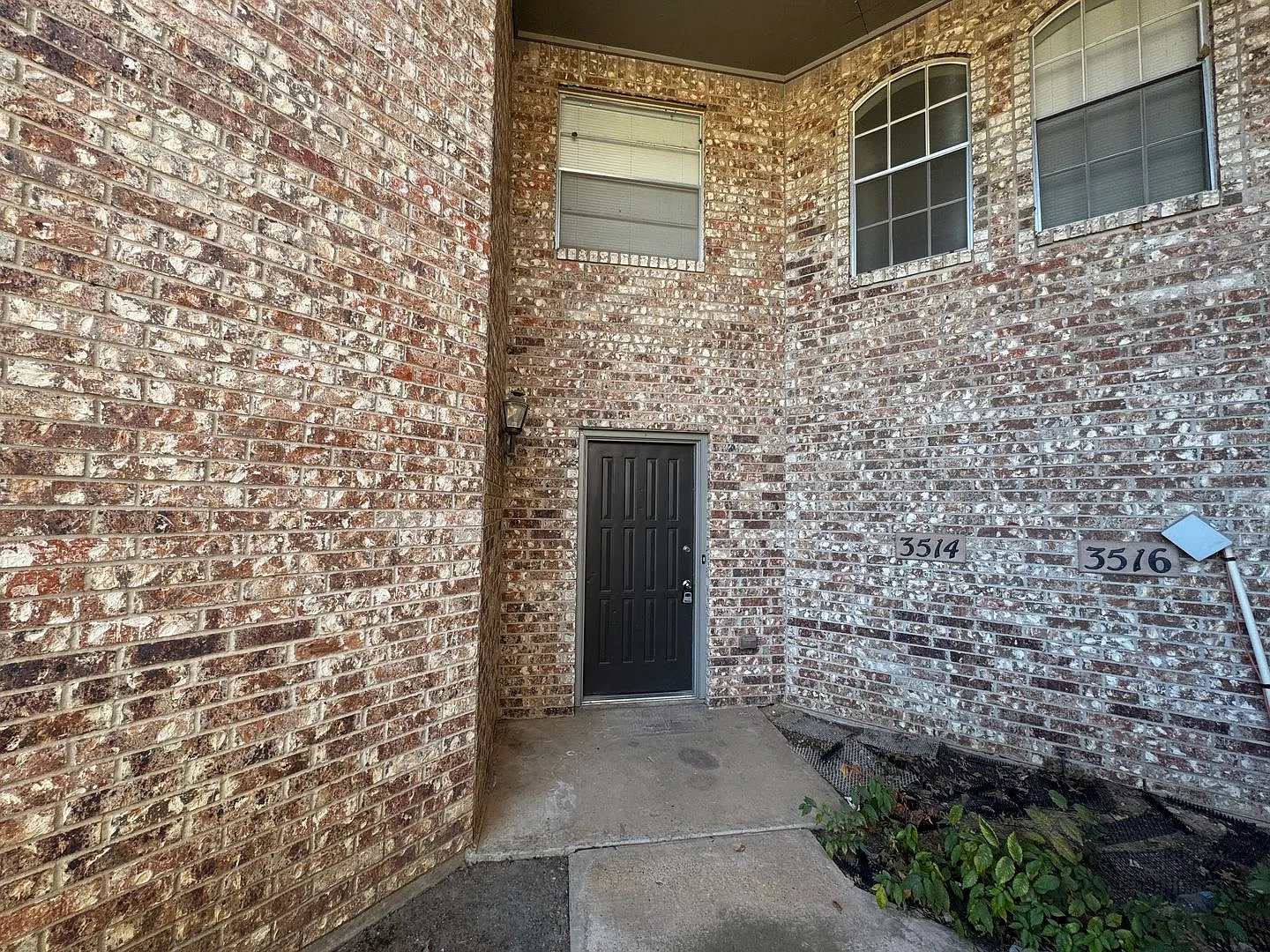 Two story unit in Pantego near Bicentennial Park — Photo 2