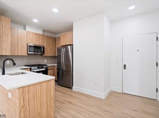 310 W Jersey St #203, Elizabeth, NJ 07202