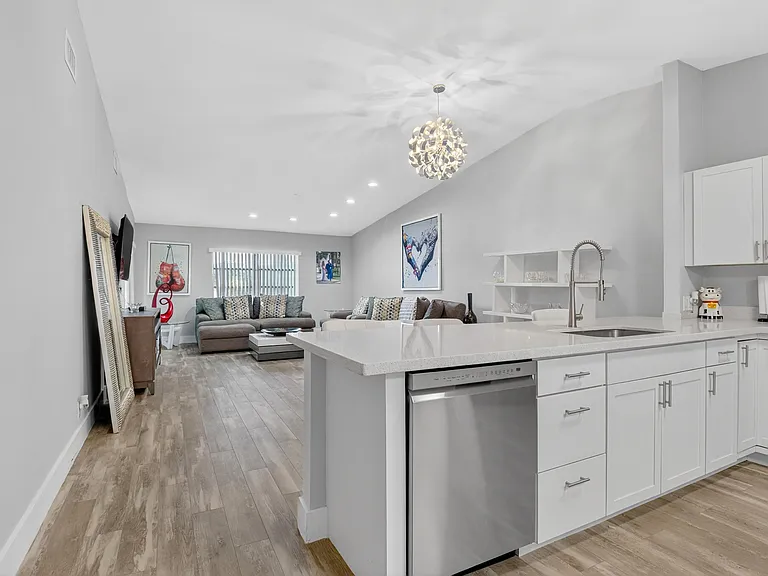 8256 Summerbreeze Ln — Photo 6