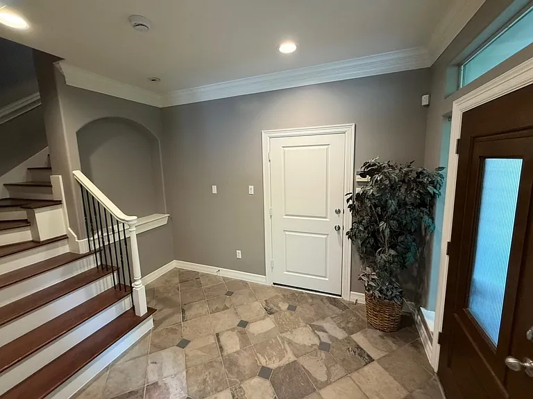 621 Hartman St — Photo 5