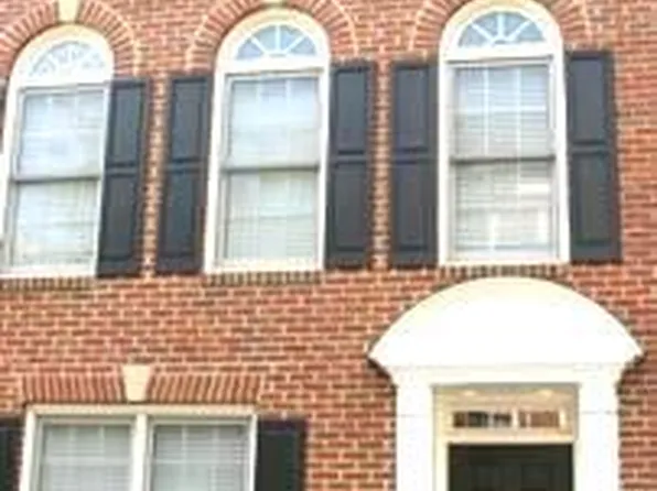 1601 Leeds Castle Dr, Vienna, VA 22182