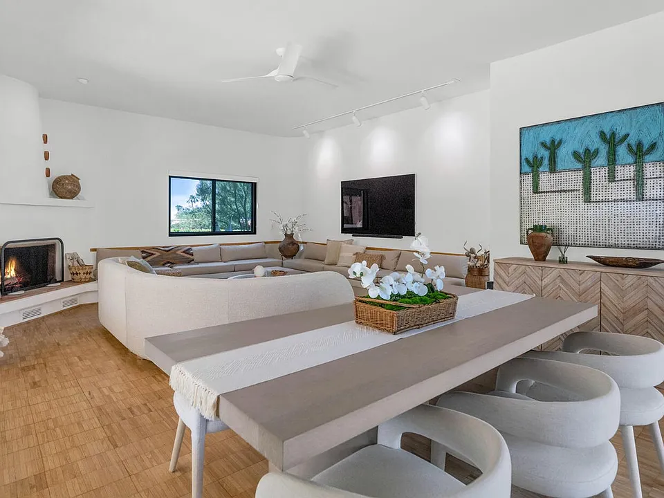 9447 E Calle De Valle Dr