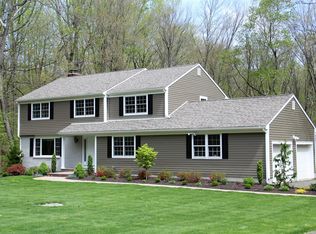 7 Beechwood Rd, Woodbridge, CT 06525