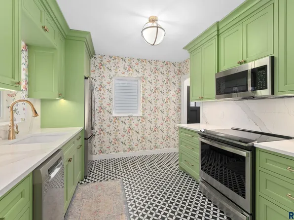 1716 S 6th Ave, Sioux Falls, SD 57105