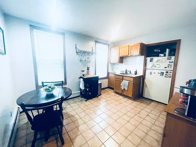 608 E 2nd St #1 — Photo 5