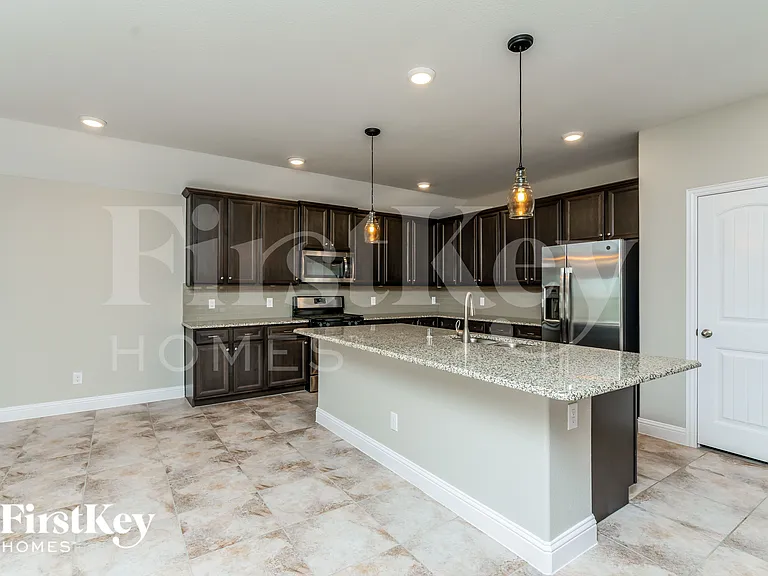 605 England St — Photo 7