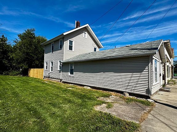 2nd image of 817 Hayes Ave