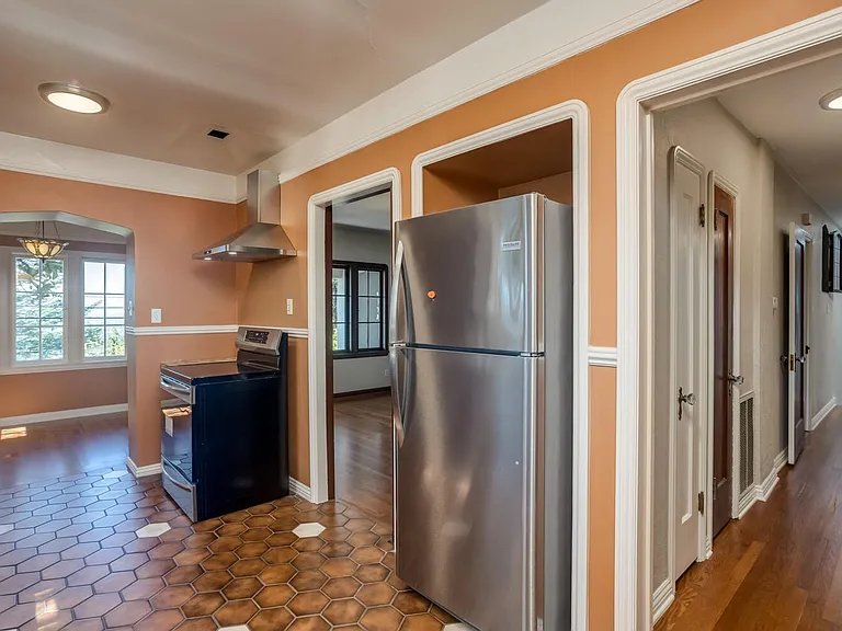15766 Highland Dr — Photo 6