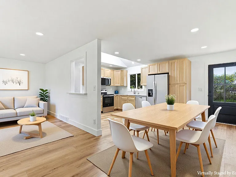 W309S10340 Knoll Ct — Photo 5