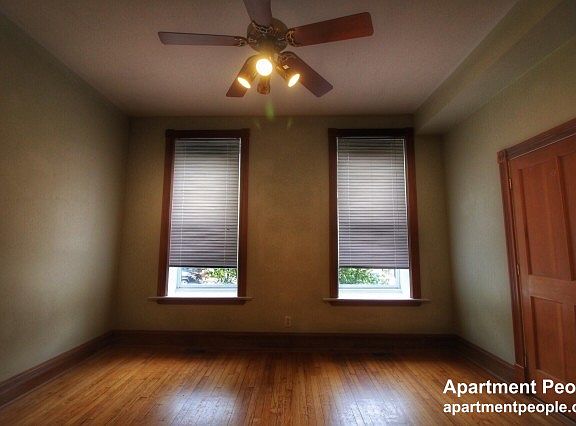 3rd image of 1240 N Wolcott Ave #1