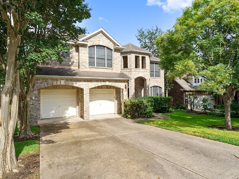 10724 Thoroughbred Dr — Photo 2