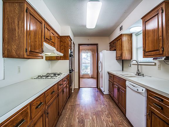 5th image of 1817 Columbia Dr
