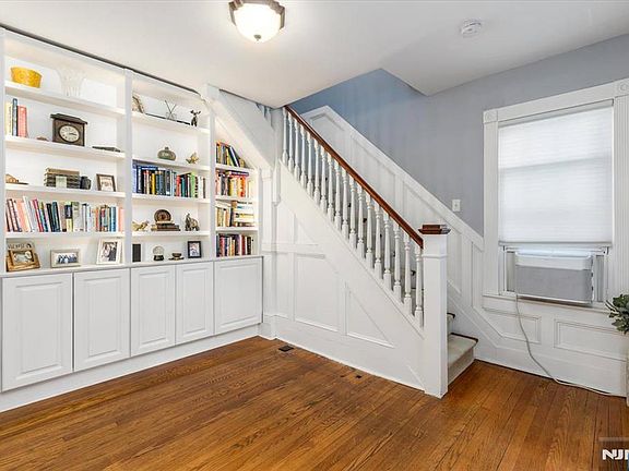 5th image of 36 Hasbrouck Pl