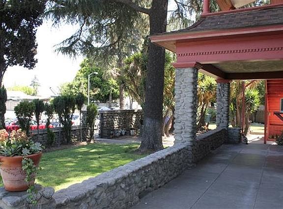 RIVER-ROCK PERIMETER, PORCH