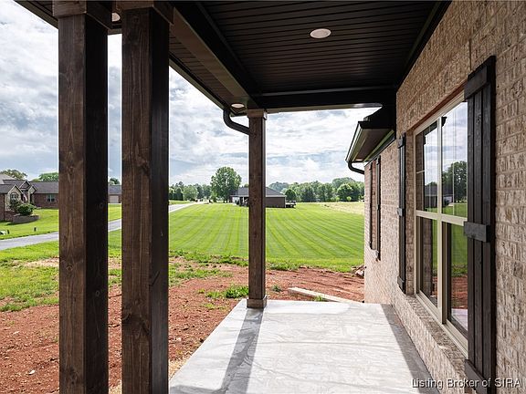 5th image of 121 Alabama Drive SE