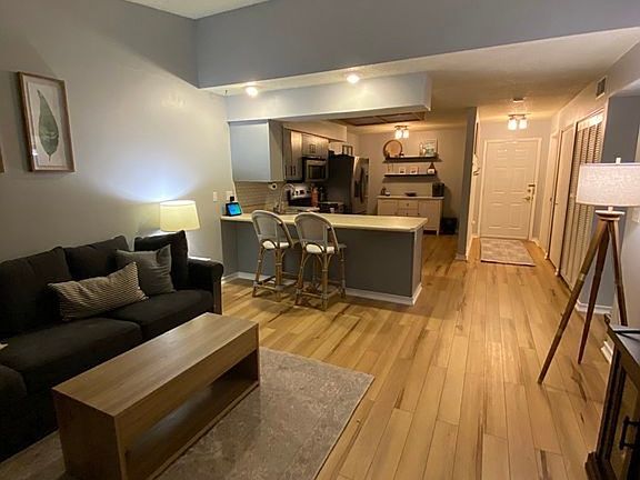 3rd image of 313 Woodside Dr
