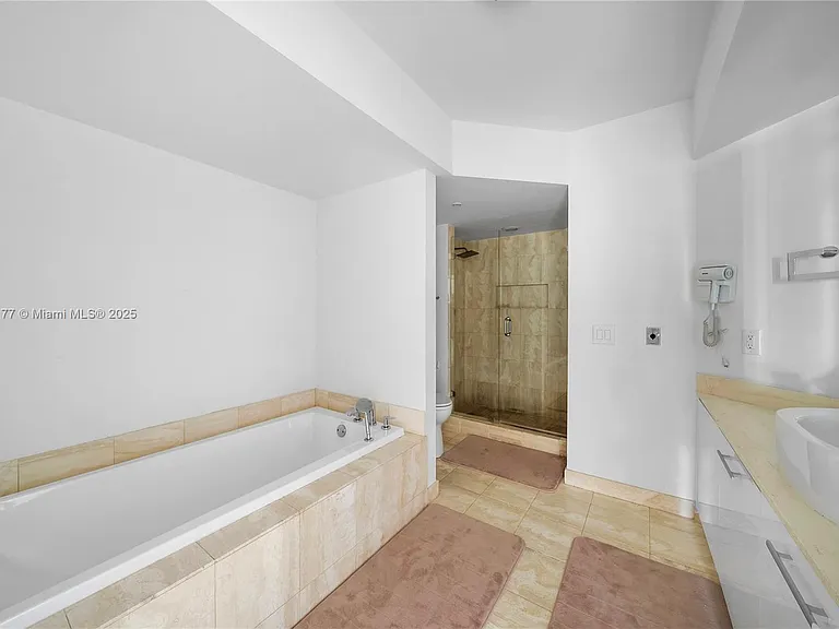 1000 W Island Blvd #2407 — Photo 21