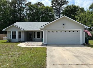 100 Honeysuckle Rd, Kingsland, GA 31548