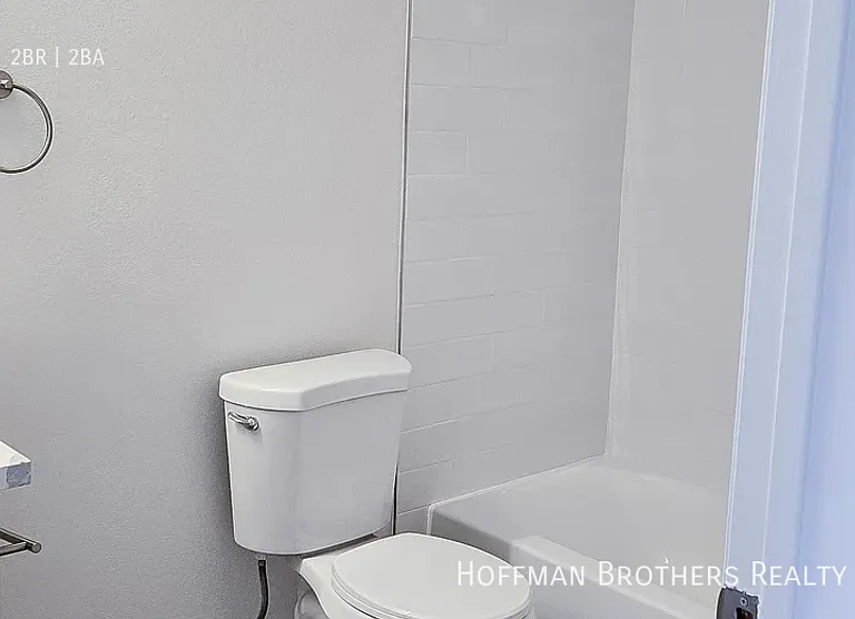 3910 E 11th St #12 — Photo 7