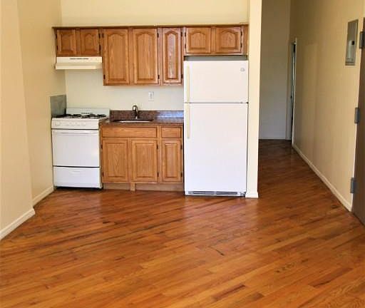 3rd image of 409 E 116th St #1C
