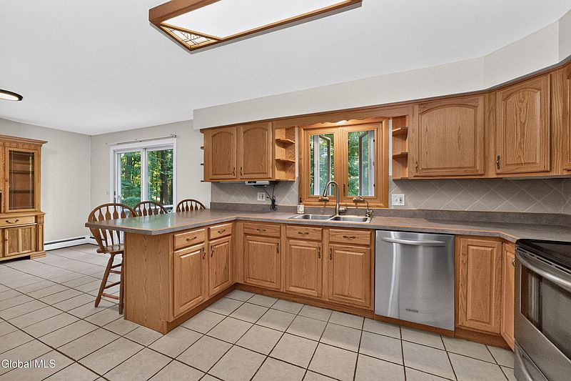 3rd image of 295 Font Grove Road